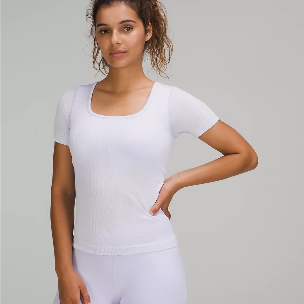 Lululemon ebb to street top